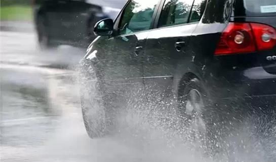 安全至上！雨天行駛必須要知道的汽車照明知識(shí)