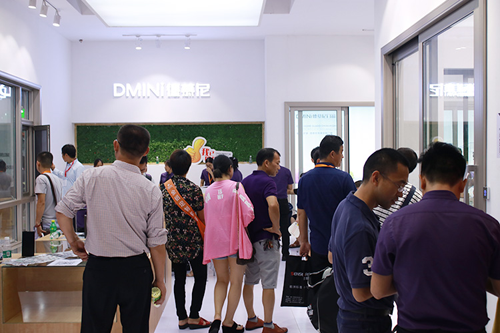 中國建博會20周年現(xiàn)場|德慕尼康同義：重質(zhì)量，重服務(wù)