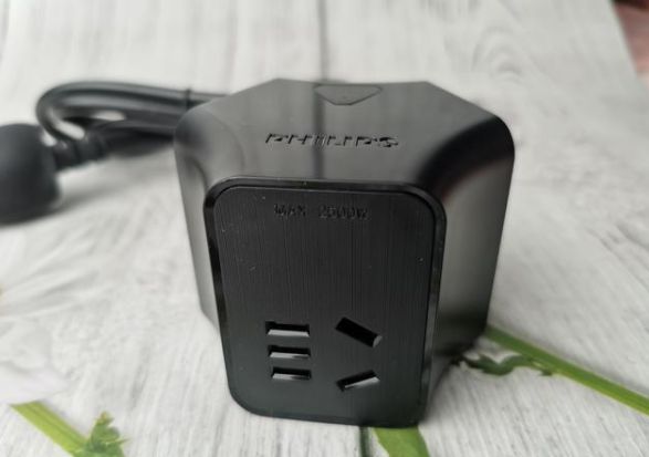 有了飛利浦摩天輪系列插座，充電器什么的都是浮云！