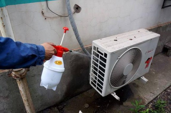 空調外機日常風吹雨淋，需要為其遮擋嗎？聽聽師傅怎么說