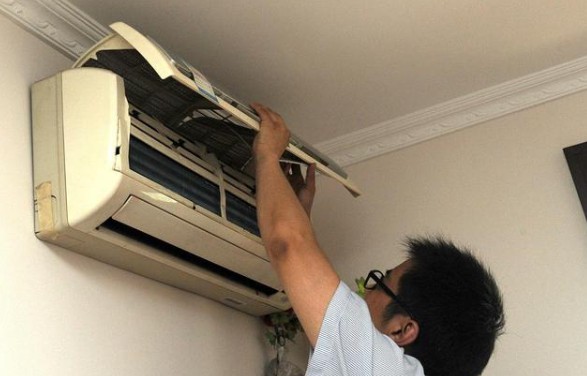空調掛機排水管與空調眼一樣高，可以嗎？
