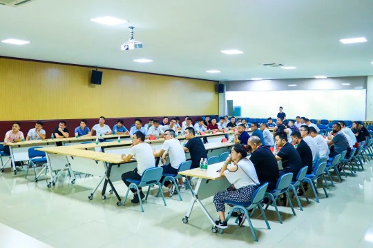 熱烈歡迎湖北省窗業(yè)協(xié)會領(lǐng)導(dǎo)蒞臨億合門窗參觀交流
