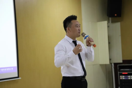 億合門窗從“新”出發(fā)，成功舉辦新一屆新商訓(xùn)練營(yíng)