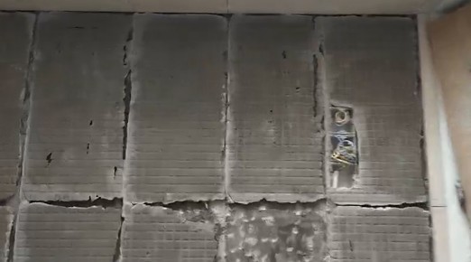 瓷磚背膠粘與不粘，不能作為產品好壞及產品質量的依據