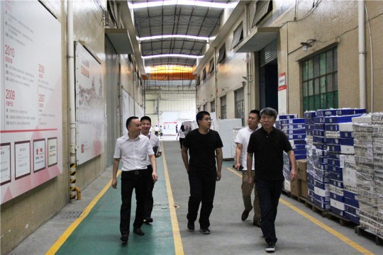中國五金制品協會、中國日用五金技術開發中心領導蒞臨櫻花智能鎖考察