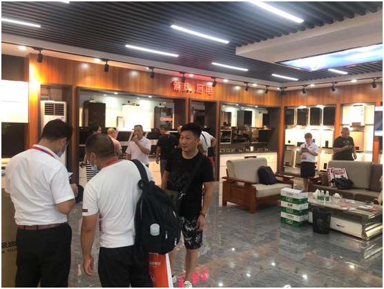 箭牌廚電驚艷亮相中國小家電交易會(huì) 智能化征服市場(chǎng)